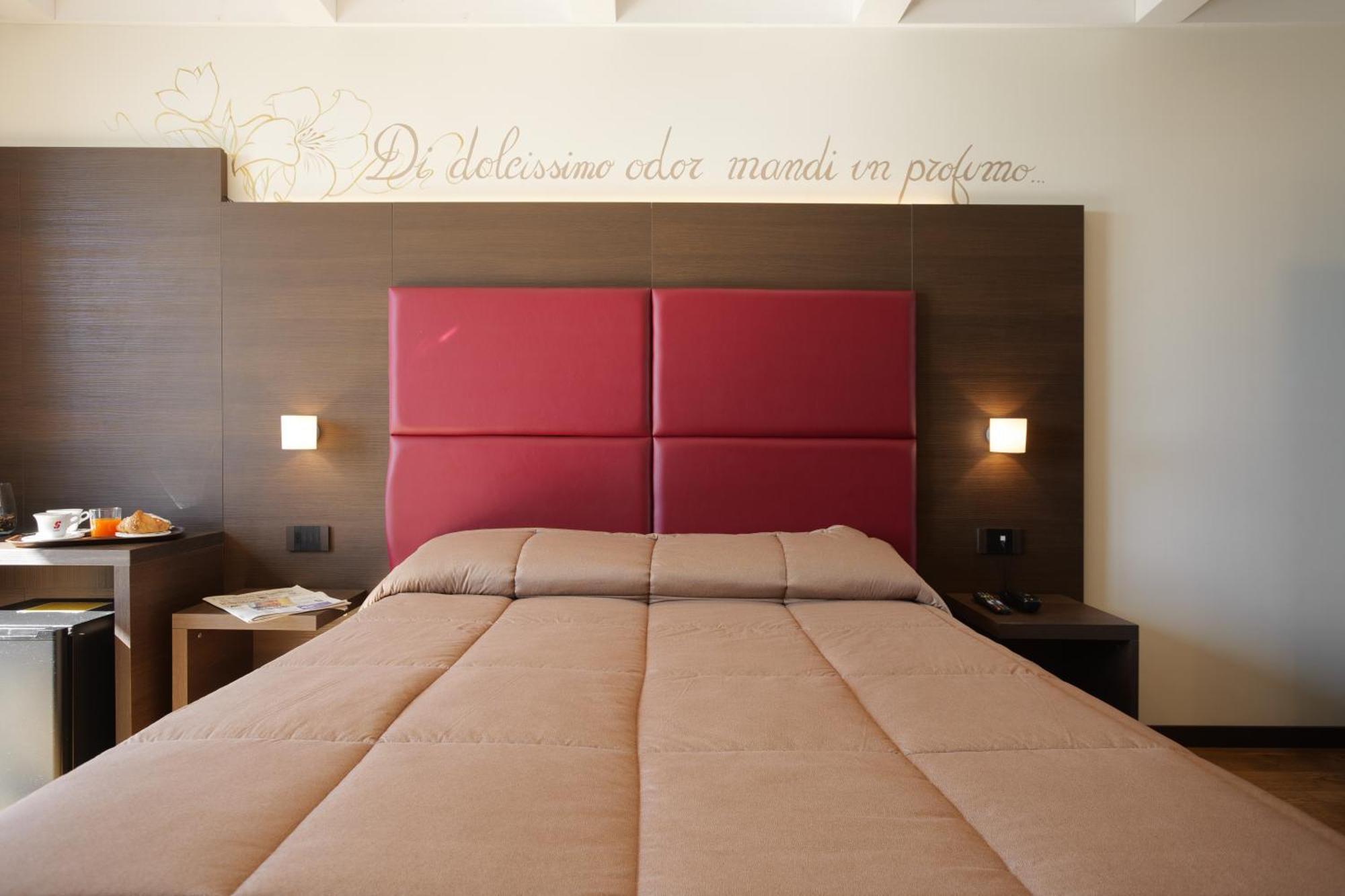רקאנטי Hotel Ristorante Da Tonino מראה חיצוני תמונה