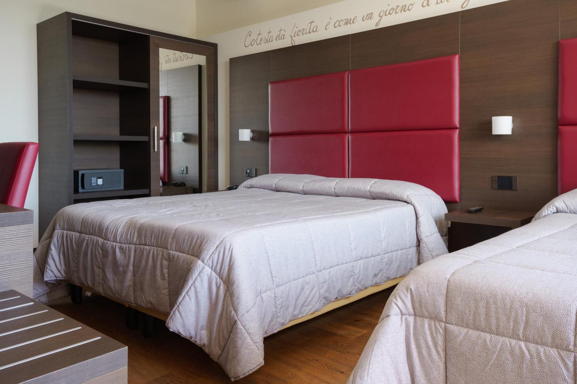 רקאנטי Hotel Ristorante Da Tonino מראה חיצוני תמונה