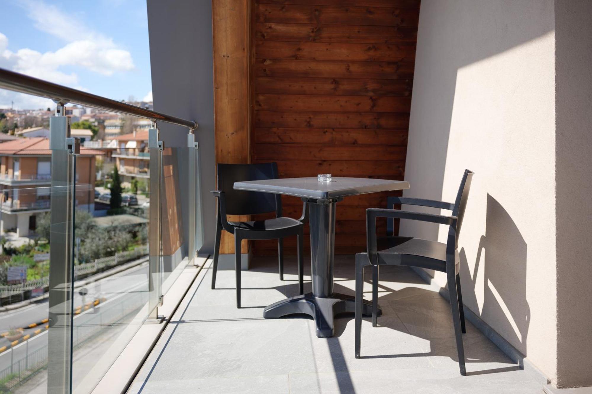 רקאנטי Hotel Ristorante Da Tonino מראה חיצוני תמונה